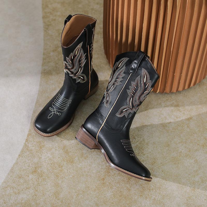 High-top embroidered vintage carved stitching wide-toe cowboy boots