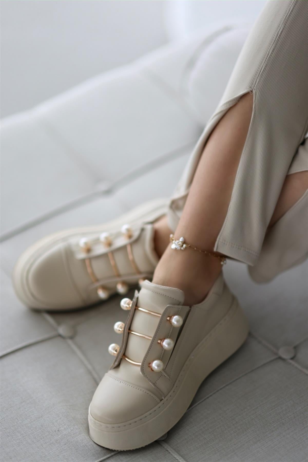 Prety Pearl Detailed Rubber Sneakers
